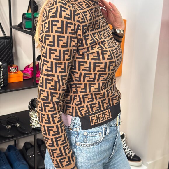 *AUTHENTIC* Fendi - Logo L/S Crewneck Knit Sweater - Picture 4 of 10